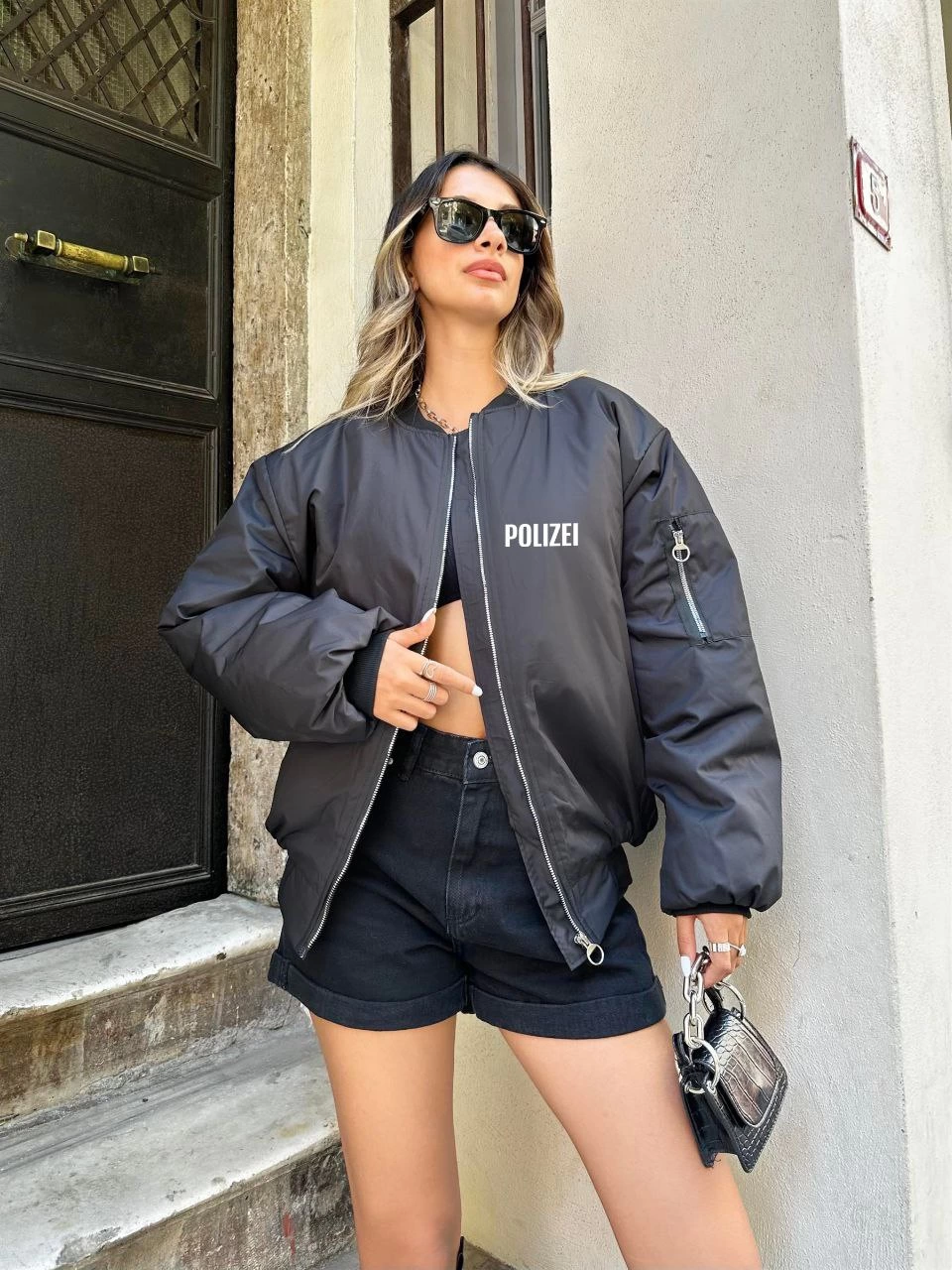 unisex-uzun-kol-baskili-bomber-ceket-siyah-94537719-sw960sh1280 Kadın Polizei Bomber Mont Siyah Fermuarlı Cepli Kapitone Astarlı - Siyah