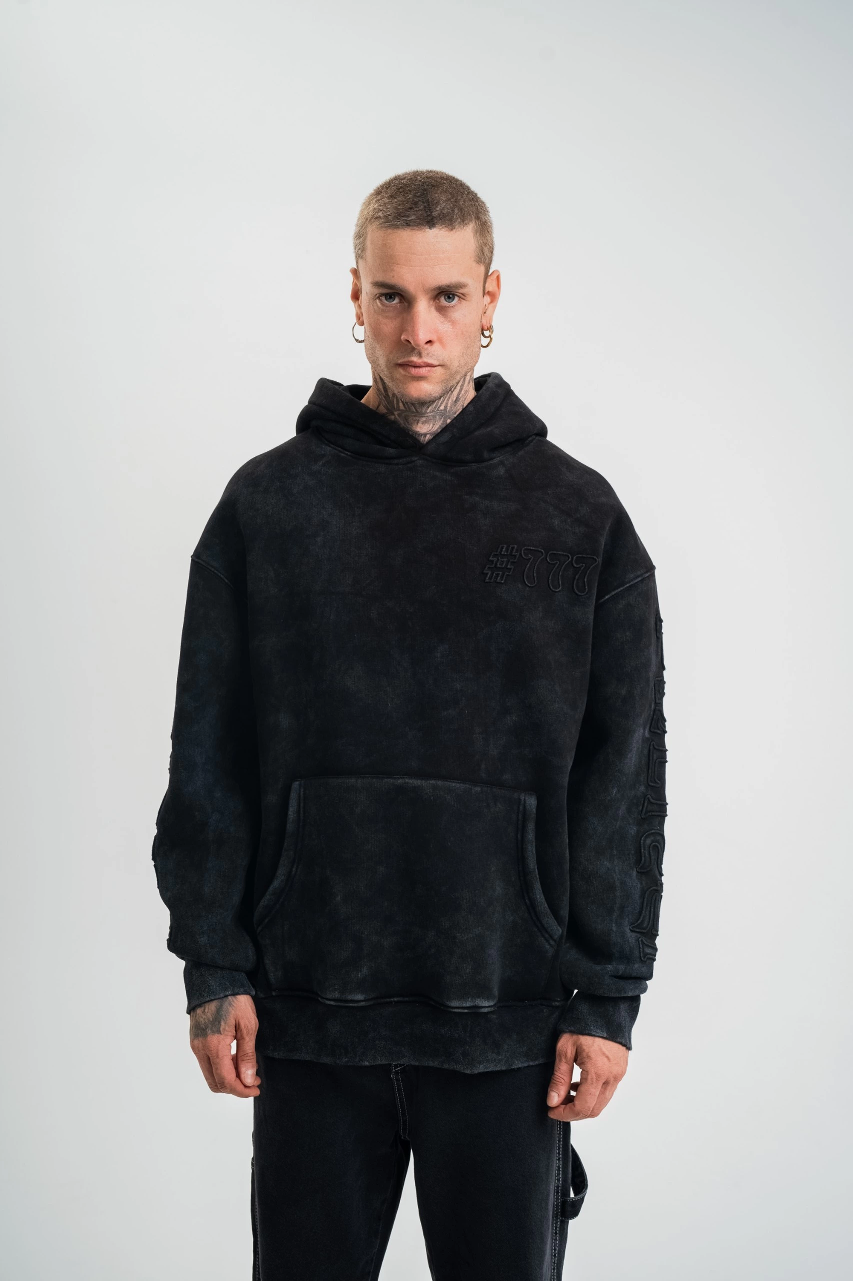 unisex-uzun-kol-kapsonlu-yikamali-nakisli-sweatshirt-siyah-67617443-sw1706sh2560 ERKEK 3 iplik Pamuklu Kapüşonlu Yıkamalı Nakışlı Hoodie SweatShirt - Siyah