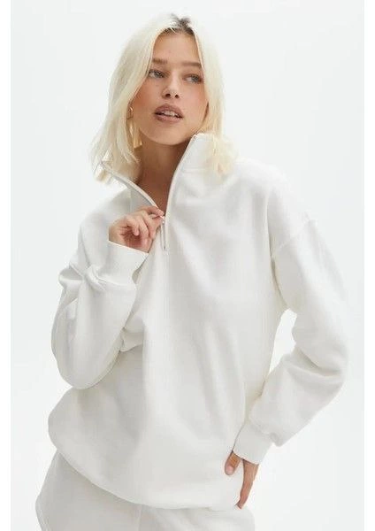unisex-uzun-kol-yarim-farmuarli-yakali-basic-sweatshirt-beyaz-78669045-sw424sh600 Kadın 3 İplik Pamuklu Oversize Yarım Fermuarlı Yakalı Basic Sweatshirt - Beyaz