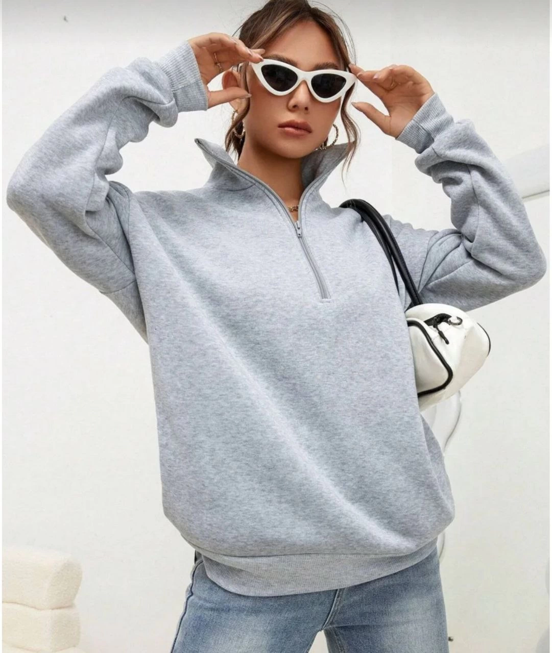 unisex-uzun-kol-yarim-farmuarli-yakali-basic-sweatshirt-gri-23721981-sw1081sh1280 Kadın 3 iplik Pamuklu Uzun Kol Yarım Farmuarlı Yakalı SweatShirt - Gri - Görsel 2