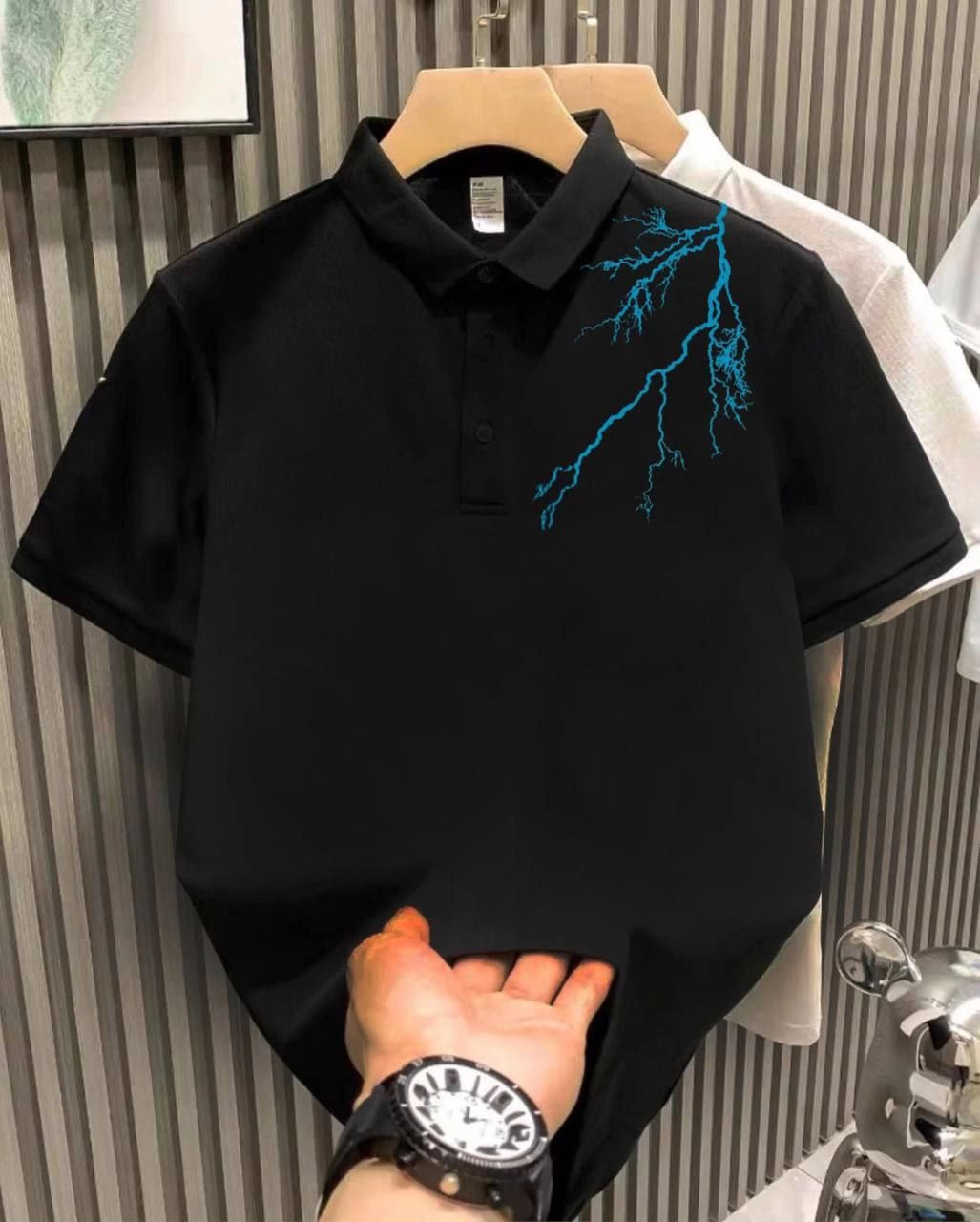 unisex-yakasi-dugmeli-oversize-baskili-t-shirt-siyah-45572695-sw1027sh1280 Erkek Polo Yaka Tişört Düğmeli Yıldırım Baskılı Pike T-Shirt - Siyah