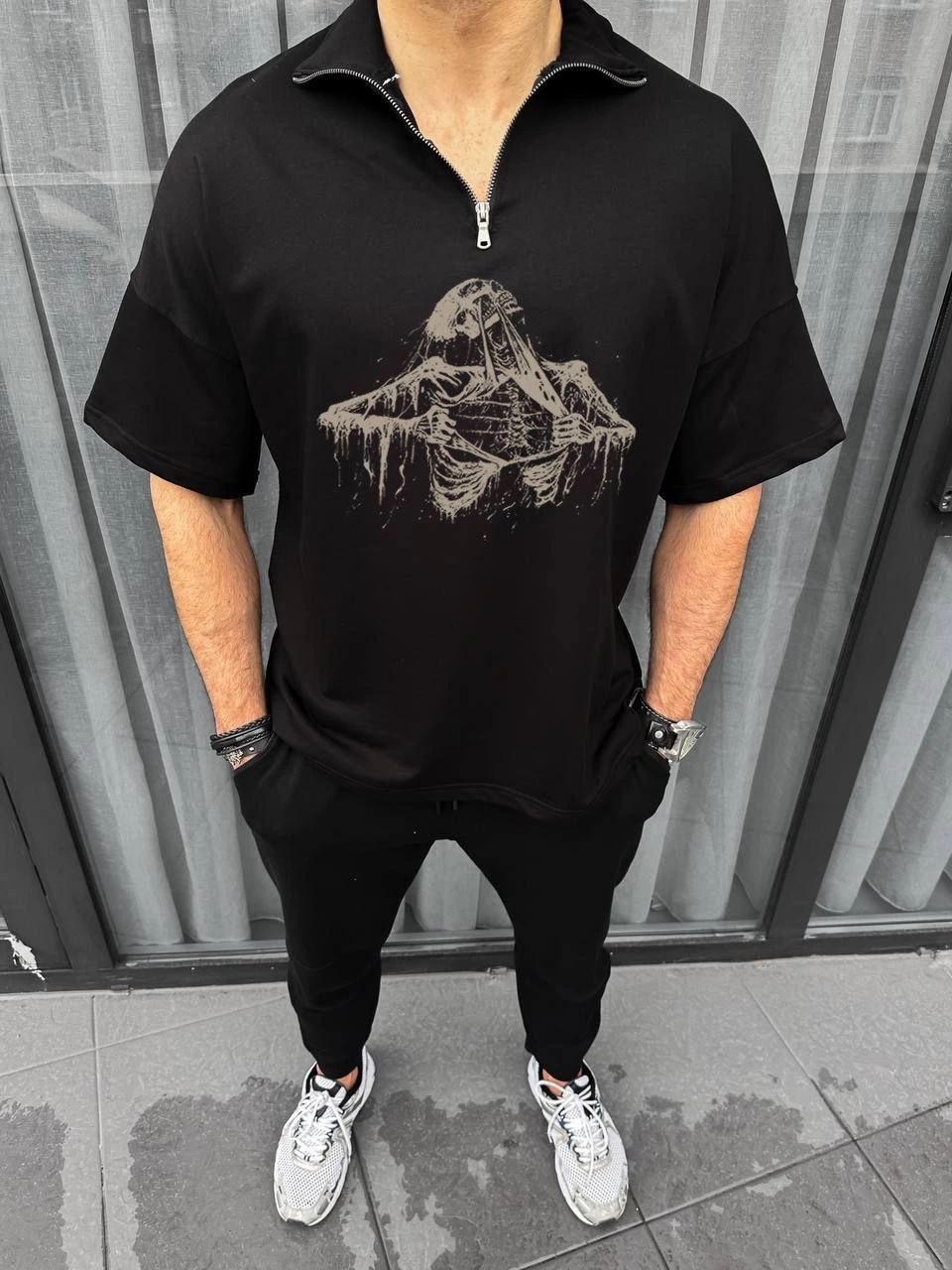 unisex-yarim-fermuarli-baskili-oversize-t-shirt-siyah-88034589-sw960sh1280 Erkek Yarım Fermuarlı Baskılı Oversize T-Shirt - Siyah