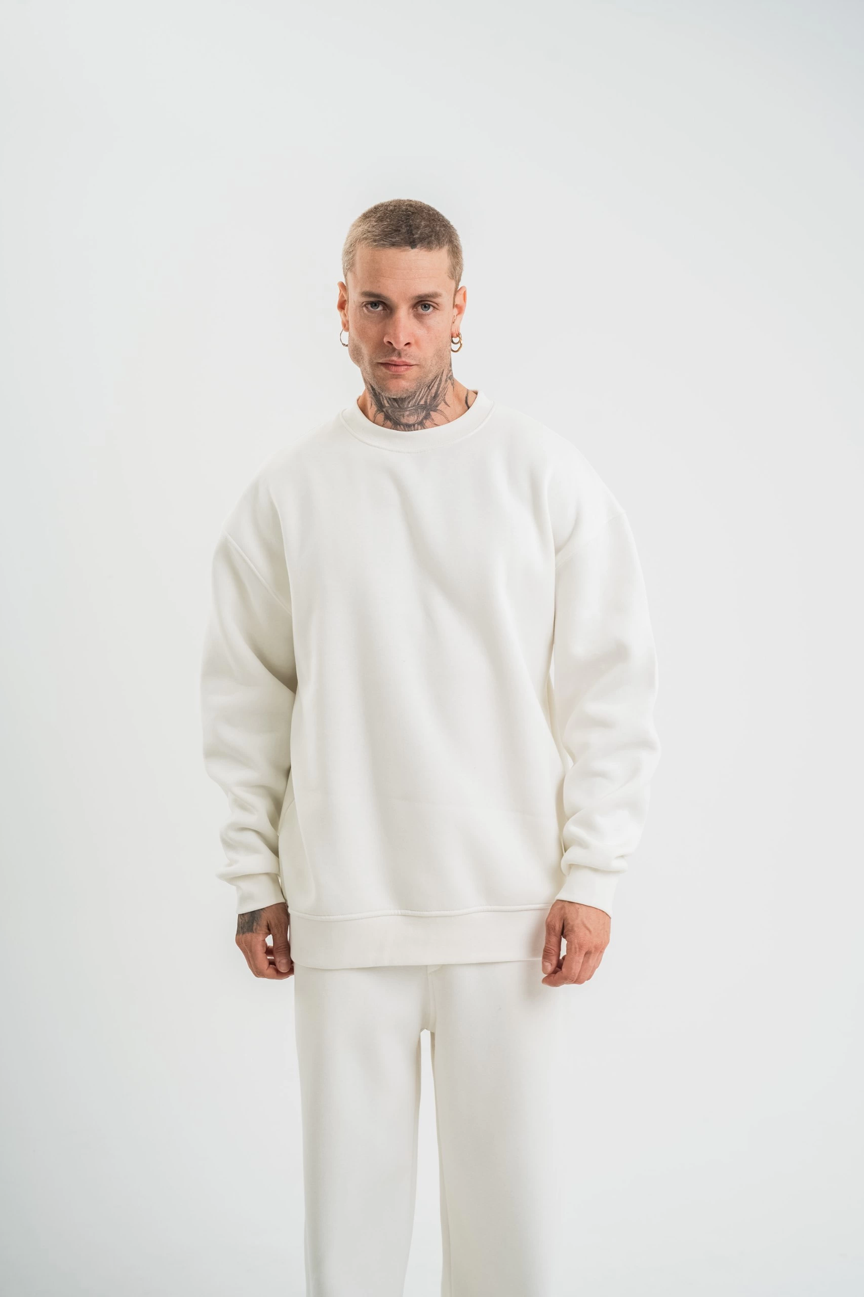 uzun-kol-bisiklet-yaka-basic-sweatshirt-beyaz-45399660-sw1706sh2560 Erkek Uzun Kol Bisiklet Yaka 3 iplik Pamuklu Kışlık SweatShirt - Beyaz