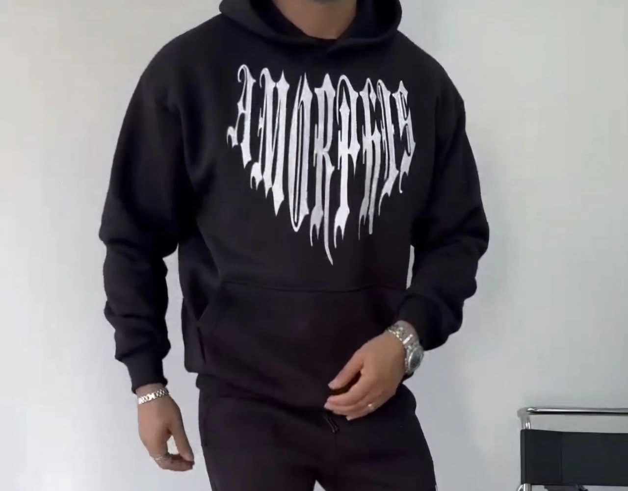 uzun-kol-kapsonlu-baskili-sweatshirt-siyah-37273071-sw1280sh1001 Erkek Kapüşonlu Kanguru Cepli Sweatshirt 3 İplik Pamuklu Baskılı Hoodie - Siyah - Görsel 2