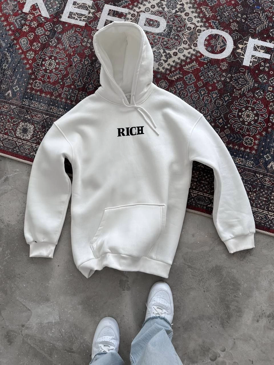 uzun-kol-kapsonlu-gogus-baskili-sweatshirt-beyaz-53359721-sw960sh1280 Erkek Kapüşonlu Kanguru Cepli Sweatshirt 3 İplik Pamuklu Baskılı Hoodie - Beyaz - Görsel 2