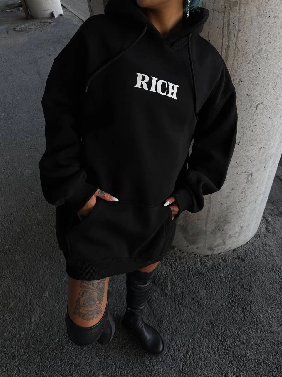 uzun-kol-kapsonlu-gogus-baskili-sweatshirt-siyah-75959978-sw960sh1280 Kadın Kapüşonlu Kanguru Cepli Sweatshirt 3 İplik Pamuklu Baskılı Hoodie - Siyah