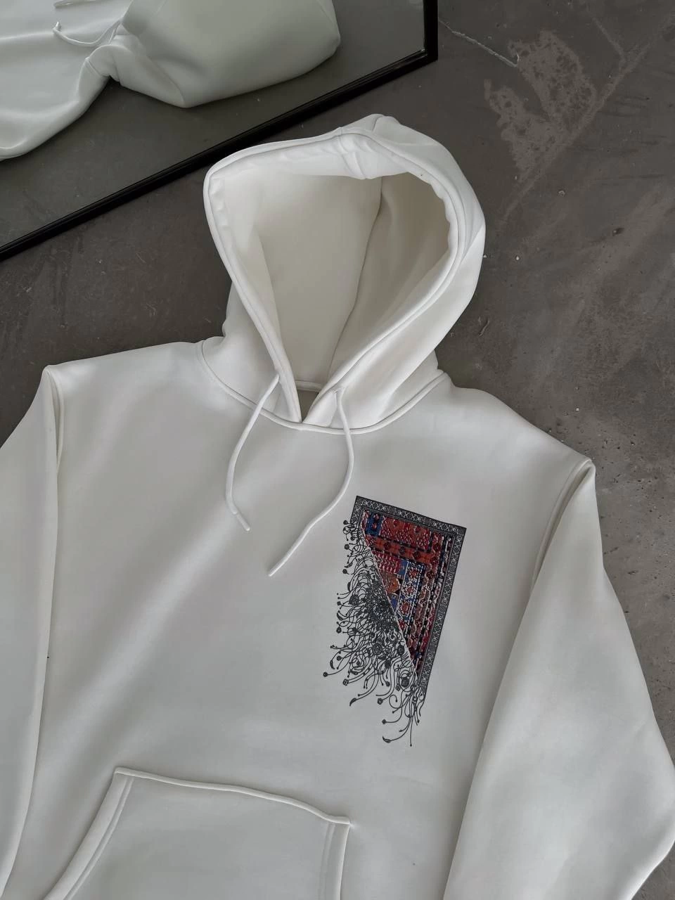 uzun-kol-kapsonlu-on-ve-arka-baskili-sweatshirt-beyaz-89525729-sw960sh1280 Kadın Kapüşonlu Kanguru Cepli Sweatshirt 3 İplik Pamuklu Baskılı Hoodie - Beyaz - Görsel 2