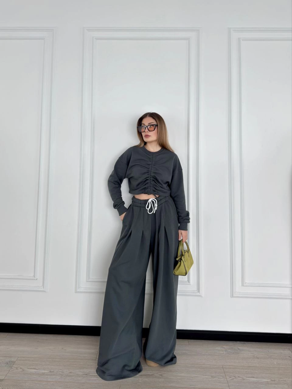 uzun-kollu-badi-ve-pantolon-ikili-takim-antrasit-27926488-sw960sh1280 Kadın Uzun Kollu Önü İp Büzgülü Crop ve Pantolon İkili Alt-Üst Takım - Antrasit - Görsel 2