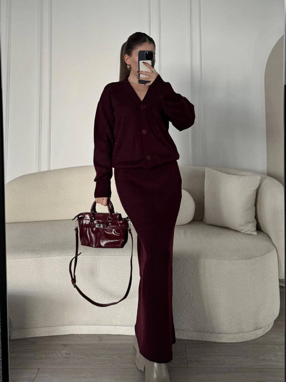v-yaka-3-dugmeli-hirka-takim-triko-ikili-etekli-bordo-64070499-sw960sh1280 Kadın V Yaka 3 Düğmeli Hırka Triko İkili Alt-Üst Etekli Takım - Bordo - Görsel 2