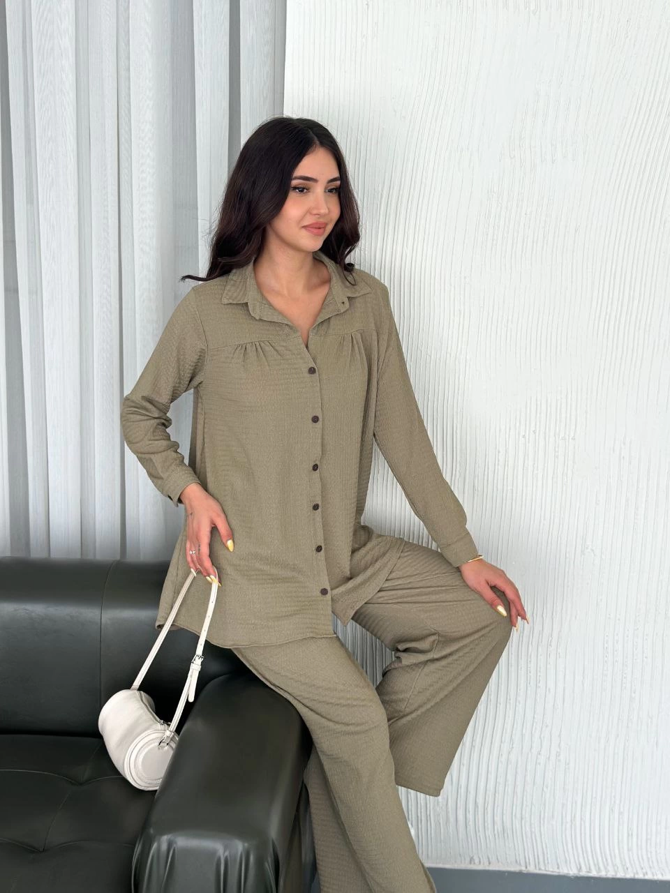 yakali-dugmeli-uzun-kollu-gomlek-pantolon-ikili-takim-bej-66533779-sw960sh1280 Kadın Yakalı Düğmeli Uzun Kollu Gömlek Pantolon ikili Takım - Bej - Görsel 2