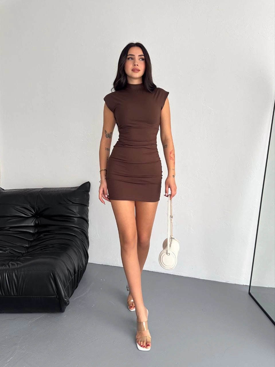 yarim-bogazli-kolsuz-mini-boy-elbise-kahve-3505295-sw960sh1280 Yarım Bogazlı Kolsuz Mini Boy Elbise - Kahve
