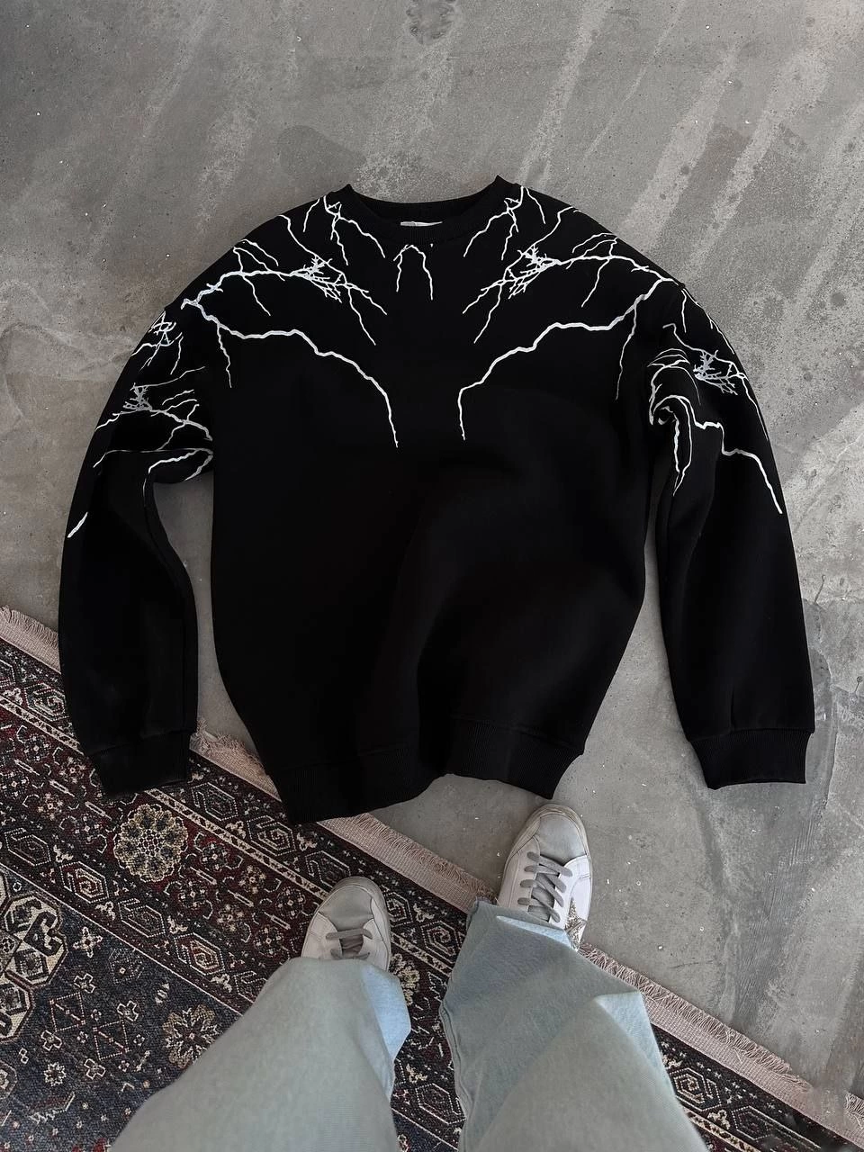 yildirim-baskili-bisiklet-yaka-sweatshirt-siyah-80596676-sw960sh1280 Erkek 3 iplik pamuklu Yıldırım Baskılı Bisiklet Yaka SweatShirt - Siyah - Görsel 2