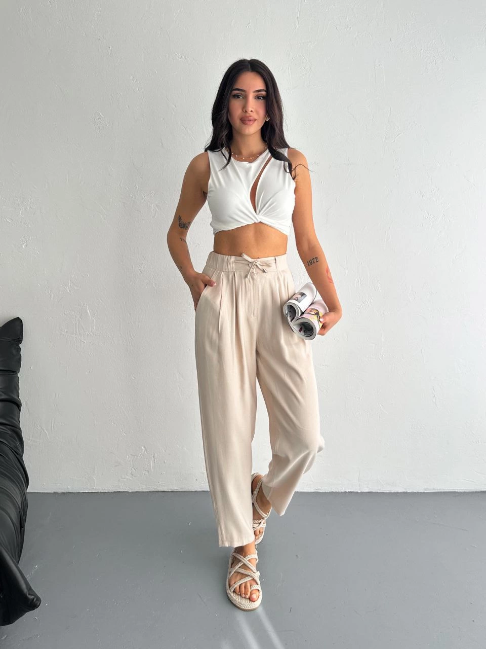 kadin-yuksel-bel-rahat-paca-pantalon-kirik-beyaz-2022859-sw960sh1280 Kadın Yüksel Bel Beli Bağcıklı Rahat Boru Paça Pantolon - Kırık Beyaz - Image 2